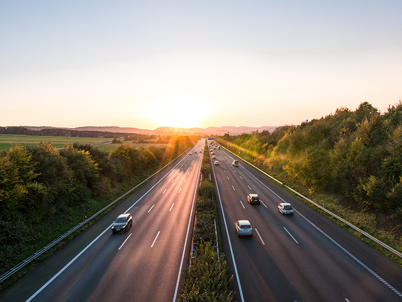 Befahrene Autobahn aus Splittmastrixasphalt stabilisiert durch Lucocell