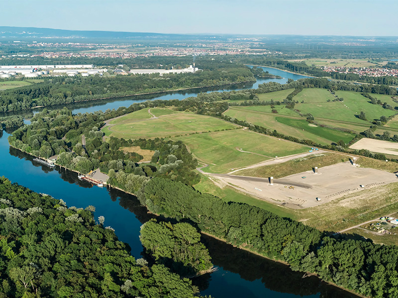 Landfill with a surface sealing made of Lucobit